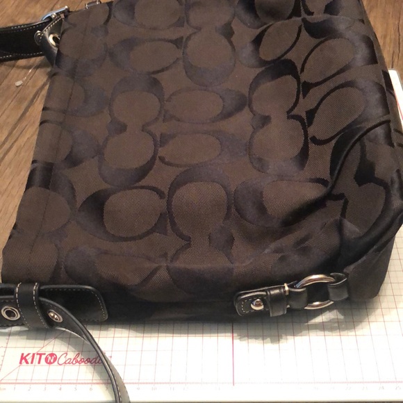 Authentic Coach Signature Duffle Hobo in black - Picture 4 of 13